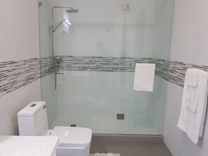 Douche, serviettes fournies