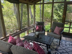 Interior - Vineyard Haven, Close to town and Lake Tashmoo (Vineyard Haven)