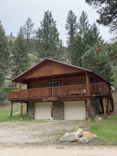Log cabin in the bitterroot mountains