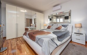 5 chambres, lit parapluie, Wi-Fi gratuit, draps fournis