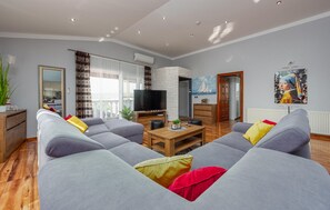 Smart TV, table football