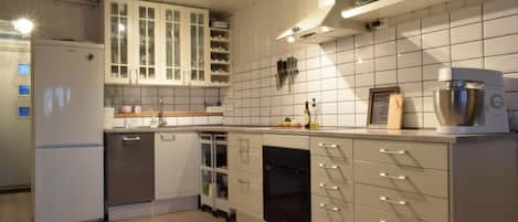 Kühlschrank, Herdplatte, Geschirrspüler