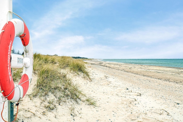 Una spiaggia nelle vicinanze, pesca