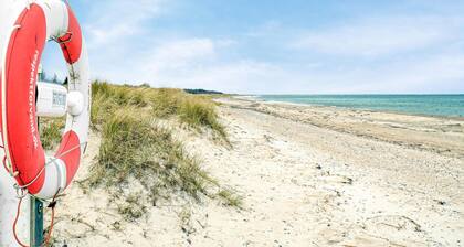 Lovely home in Grenaa with WiFi