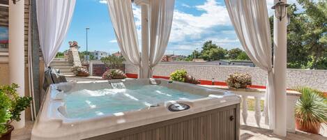 Baignoire à remous extérieure