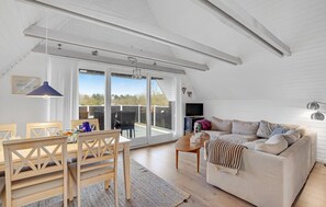 Smart TV, DVD player - 3 bedroom amazing home in Kalundborg (Kalundborg)