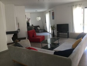 TV, table tennis - Villa and pool near the sea (Lattes)