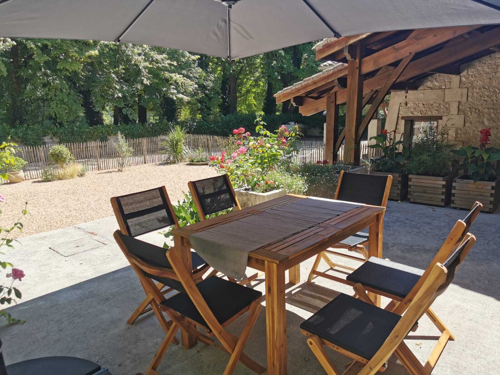 屋外ダイニングエリア