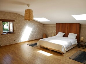 2 bedrooms, iron/ironing board, travel crib, free WiFi - Pretty stone house with swimming pool in magnificent agricultural area (Bonnes)