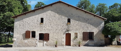 المنشأة من الخارج