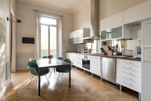 Réfrigérateur, four, grille-pain, casserole à homard/crabe