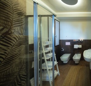 Shower, hair dryer, towels, soap - La Maison Du Lac Iseo - apt A (Predore)