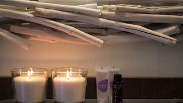 Suihku, hiustenkuivaaja, pyyhkeet, saippua