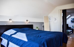 5 bedrooms, travel cot, free WiFi - Gorgeous home in Listerby (Listerby)