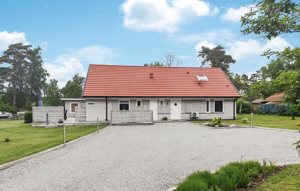 Exterior - Gorgeous home in Listerby (Listerby)