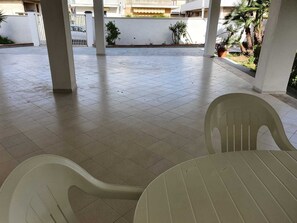 Outdoor dining - villa Francesca on the sea (Avola)