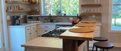 Frigorífic, microones, forn i placa de cuina