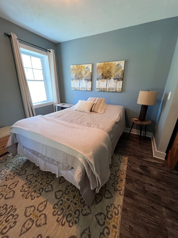 4 habitaciones, tabla de planchar con plancha, wifi y ropa de cama 