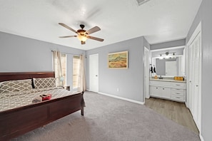 4 bedrooms, desk, iron/ironing board, free WiFi