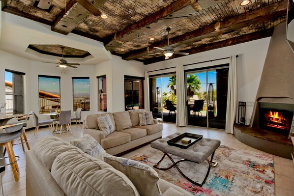 Smart TV, fireplace