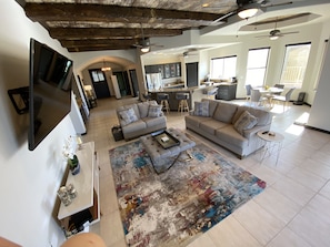 Smart TV, fireplace