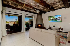 Smart TV, fireplace