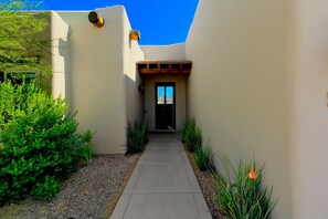 Exterior - 78'Boat/RV Garage, Pool, Spa, Casita, Lake Views,Near Marina, 4Bedroom,3Bath (Lake Havasu City)