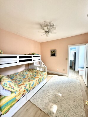 2 bedrooms, WiFi - Ocean Views, seconds to the beach, and a 5 minute walk to downtown shopping! (Cape May)