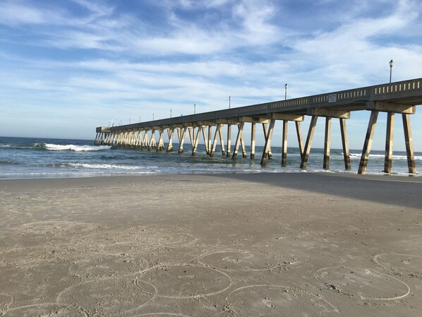 Beach nearby, sun-loungers, beach towels