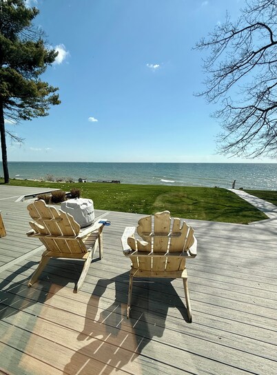 WATERFRONT 3 BED/3 BATH HOME LAKE HURON TAWAS MI SLEEPS 10