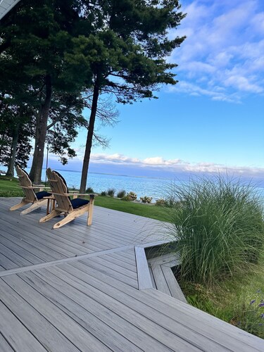 WATERFRONT 3 BED/3 BATH HOME LAKE HURON TAWAS MI SLEEPS 10 