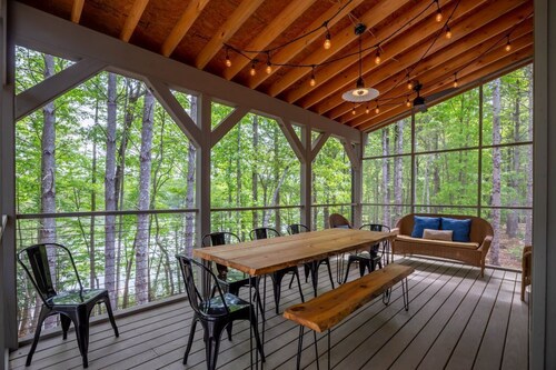 Lake James Country-style House - Deep Cove, Pool, Screen Porch, Kayaks & SUP!