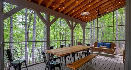Lake James Country-style House - Deep Cove, Pool, Screen Porch, Kayaks & SUP!