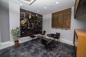 Coin salon dans le hall