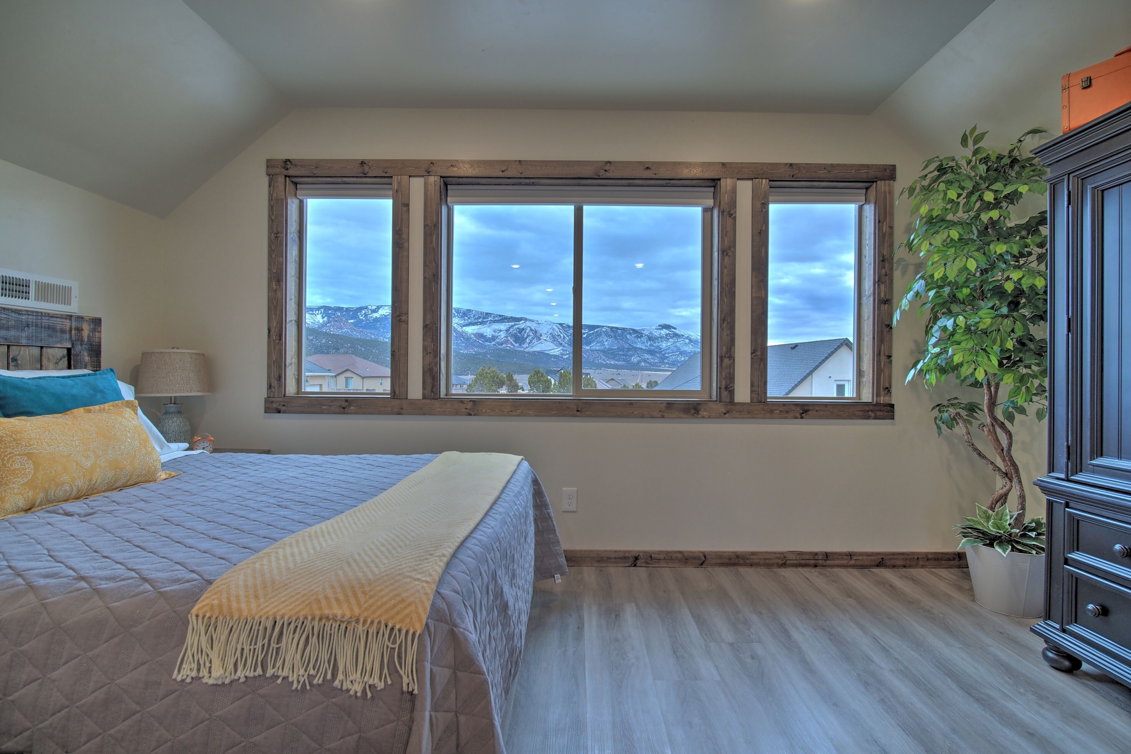 Fer et planche à repasser, Wi-Fi gratuit, draps fournis