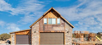 Custom Studio Apartment with Mountain Views and Garage Parking!