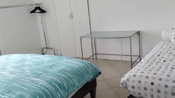 4 chambres, fer et planche à repasser, Wi-Fi gratuit, draps fournis