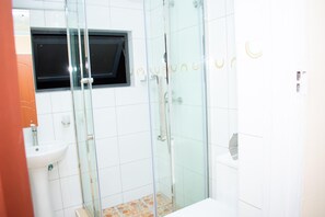 Ducha, toallas, jabón
