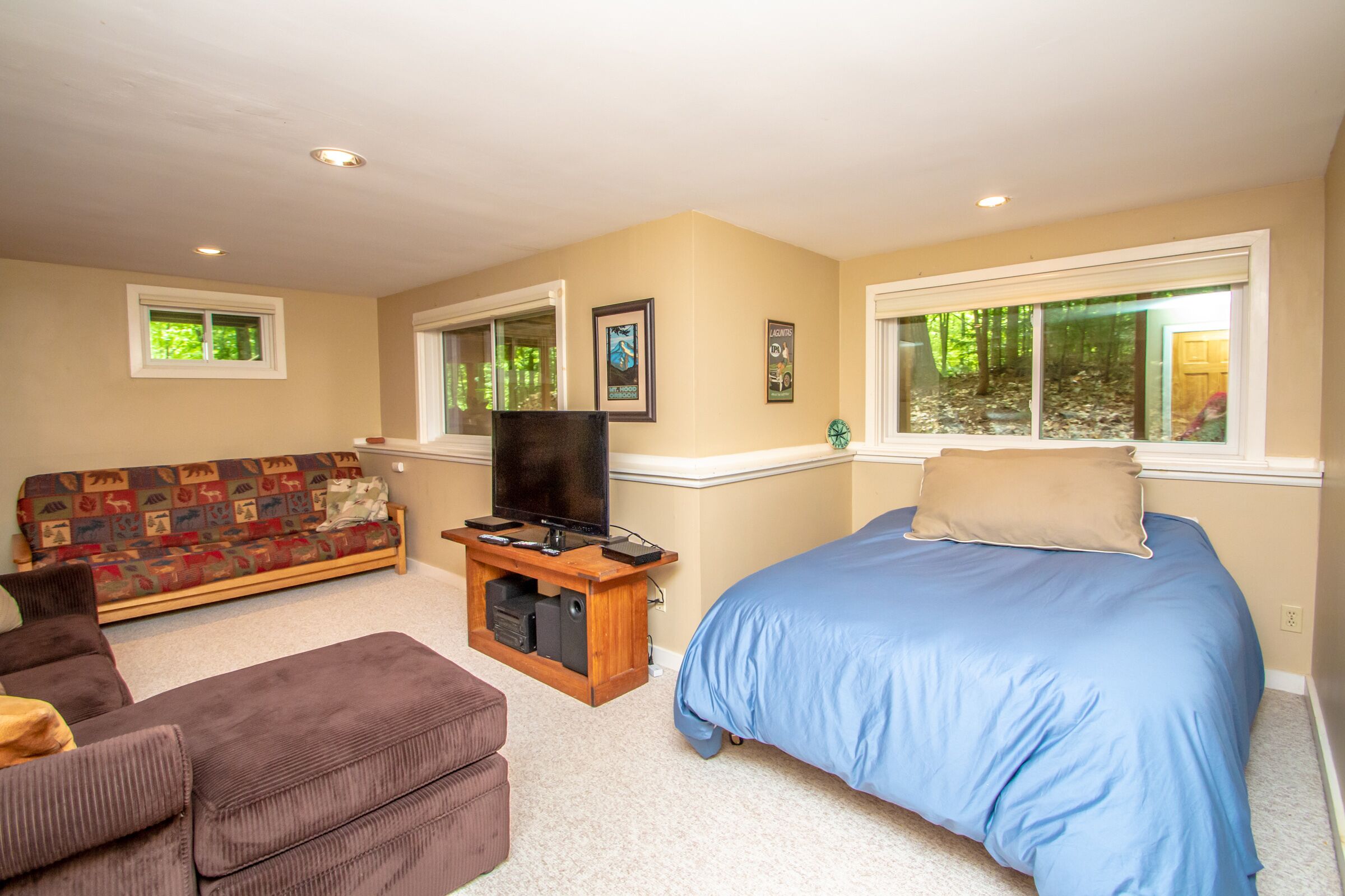 4 bedrooms, WiFi (free), bed sheets