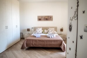 2 quartos, cofres nos quartos, ferros/tábuas de passar roupa