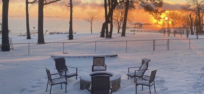 Sunrise Shores - Waterfront Cottage sleeps 8.  