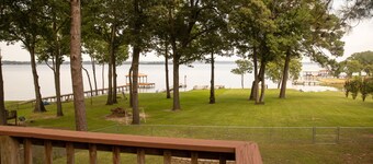 Sunrise Shores - Waterfront Cottage sleeps 8.  