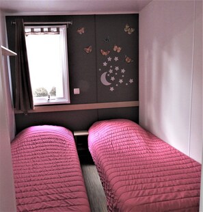 2 bedrooms, iron/ironing board, WiFi