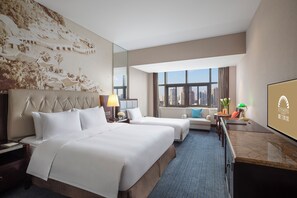Deluxe Family Room | In-room safe, desk, blackout curtains, soundproofing - City Hotel Xiamen (Xiamen)