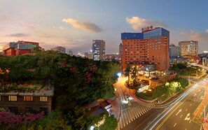 Front of property – evening/night - City Hotel Xiamen (Xiamen)