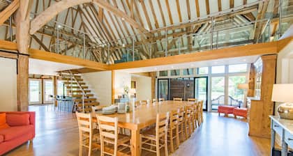 Great Higham Barn by Bloom Stays - sleeps 26 guests in 7 bedrooms