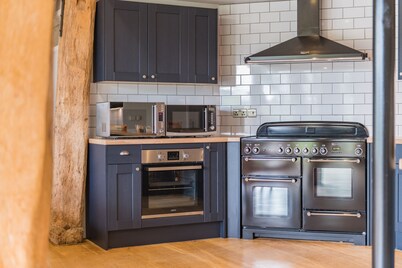 Great Higham Barn by Bloom Stays - sleeps 26 guests in 7 bedrooms