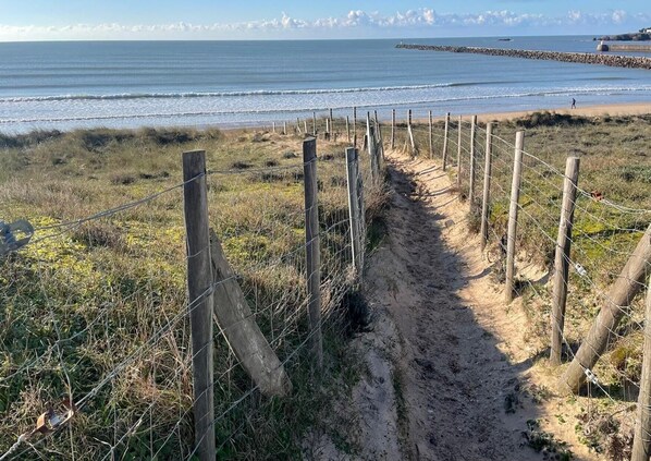 Plage à proximité, chaises longues