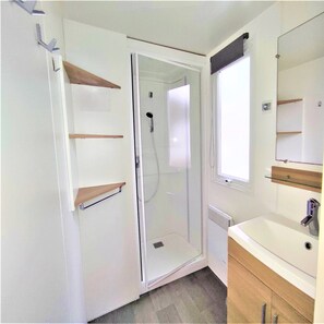 Shower, hair dryer - 131. For an unforgettable holiday (Saint-Jean-de-Monts)