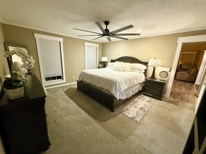 5 bedrooms, desk, iron/ironing board, free WiFi